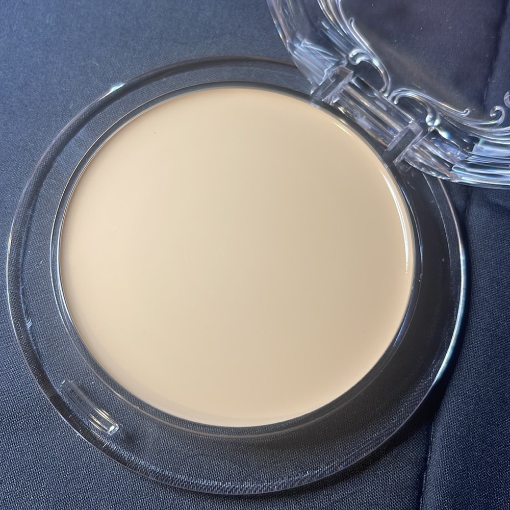 KVD Light 008 Good Apple Lightweight Full-Coverage Cream Foundation Balm - Picture 6 of 7